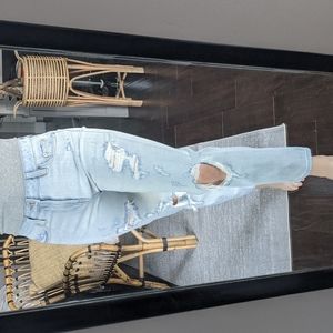 Light wash mom jeans